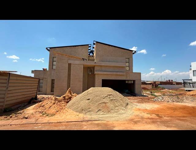 4 BEDROOM HOUSE FOR SALE IN FOUNTAINBROOK ESTATE